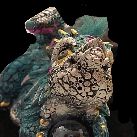 🎉HP🎉Figurine-Dragon holding Crystal Ball - Picture 4 of 4